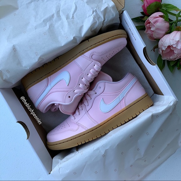 Nike Air Jordan 1 Low NWT - Picture 4 of 13